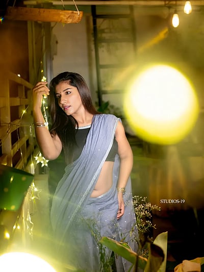 கிரே இன் யெல்லோ... விஷ்ணுபிரியா!