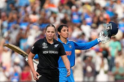 நியூசிலாந்தை திணறடித்த இந்திய வீராங்கனைகள்! ஆட்டத்தை நிறுத்திய மழை!
