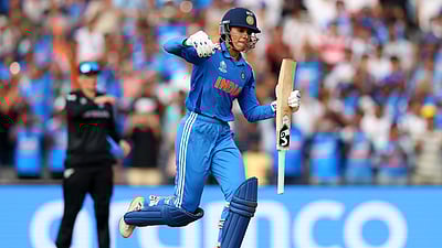 சர்வதேச கிரிக்கெட்டில் அதிக சதங்கள் விளாசி ஸ்மிருதி மந்தனா சாதனை!