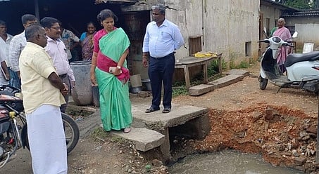 லாலாப்பேட்டை அரசு ஆரம்ப சுகாதார நிலைய வளாகத்தில் ராணிப்பேட்டை ஆட்சியா் ஆய்வு