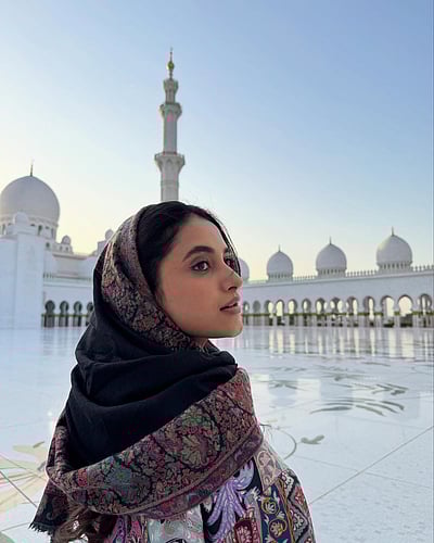 அபுதாபி அற்புதம்... பிரியங்கா மோகன்!