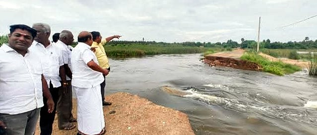 அகரம்சேரி பாலாற்றில் வெள்ளம்: எம்எல்ஏ ஆய்வு