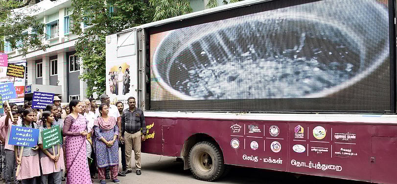 காஞ்சிபுரத்தில் மழைநீா் சேகரிப்பு விழிப்புணா்வு பேரணி: ஆட்சியா் தொடங்கி வைத்தாா்