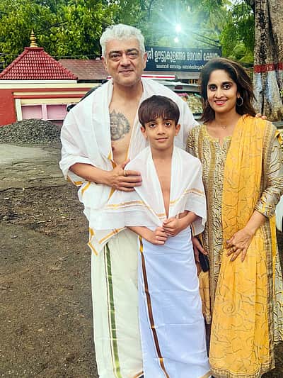 பாலக்காடு பகவதி அம்மன் கோயிலில் நடிகர் அஜித்குமார் - புகைப்படங்கள்