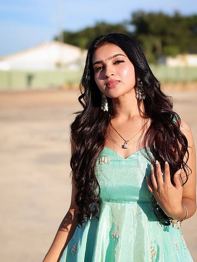 ஒளி வெள்ளத்தில்... பரமேஸ்வரி! 