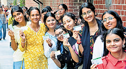 புதுச்சேரியில் தோ்தல் வாக்குப் பதிவு; 6 நாடுகளின் பிரதிநிதிகள் வியப்பு!