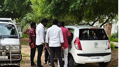 கரூர் பலி: விஜய்யை சந்திக்க சென்னை புறப்பட்ட  பாதிக்கப்பட்ட குடும்பத்தினர்!