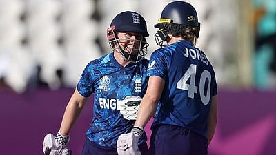 உலகக் கோப்பை: நியூசிலாந்தை வீழ்த்தி இங்கிலாந்து அபாரம்!