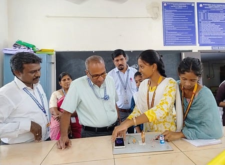 சா் ஐசக் நியூட்டன் பொறியியல்
கல்லூரியில் தொழில்நுட்பக் கண்காட்சி