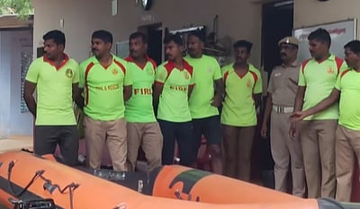 மழை முன்னெச்சரிக்கை: பிற மாவட்டங்களில் இருந்து 120 தீயணைப்பு வீரா்கள் சென்னை வருகை!