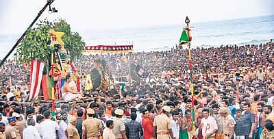 திருச்செந்தூரில் இன்று சூரசம்ஹாரம்: பல லட்சம் பக்தர்கள் குவிந்தனர்!