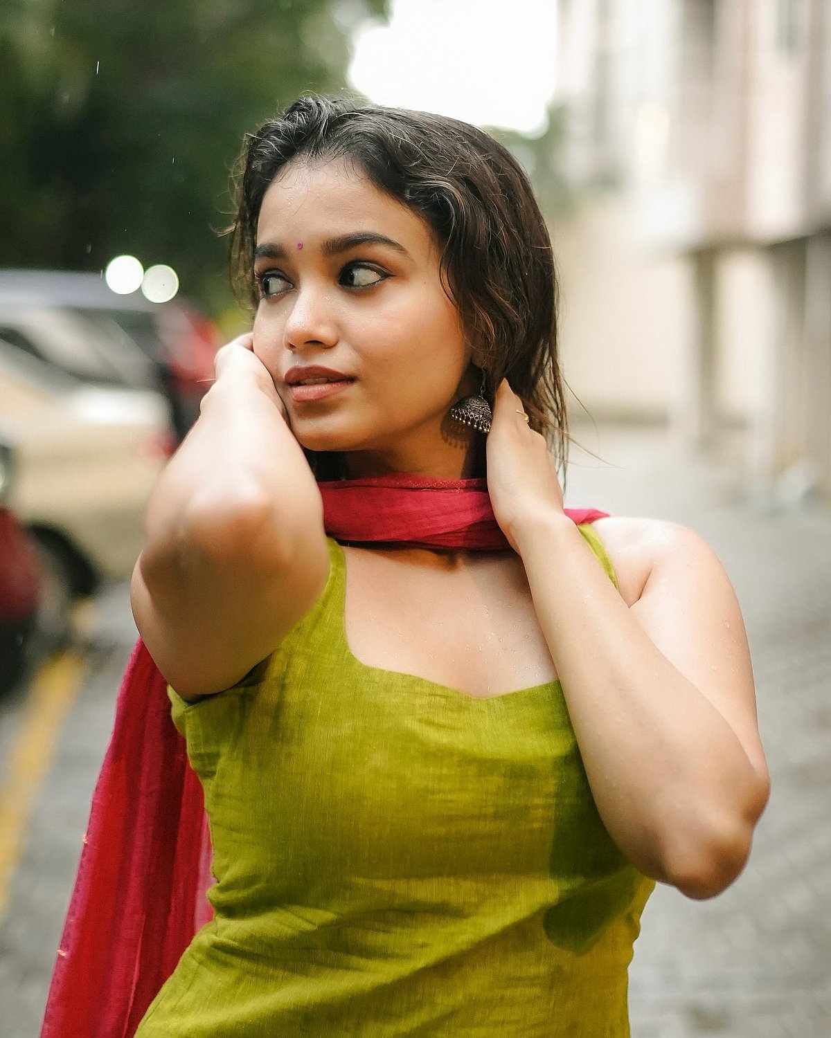 பருவ மழை... சஞ்சனா திவாரி!