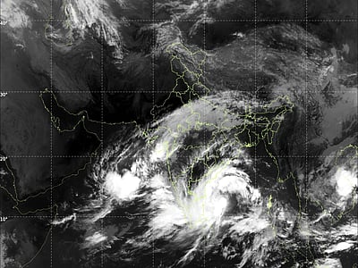 மணிக்கு 15 கி.மீ. வேகத்தில் நகரும் மோந்தா புயல்! சென்னையில் படிப்படியாக மழை அதிகரிக்கும்!!