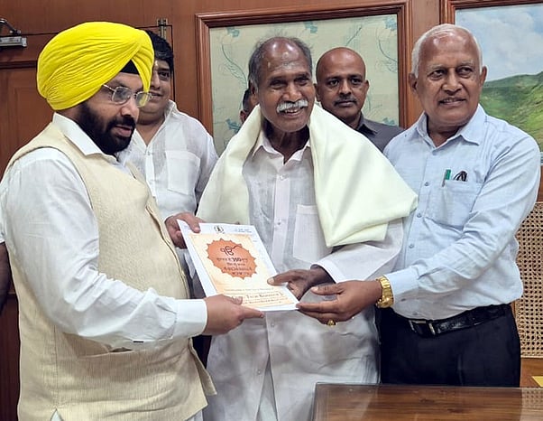 புதுவை முதல்வருடன் பஞ்சாப் அமைச்சா்கள் சந்திப்பு