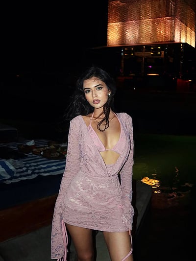 சவாயா பாலியில்... ஆருஷி கம்பீர்!