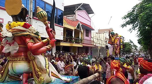 காரைக்கால் கோயிலில் சூரசம்ஹாரம்