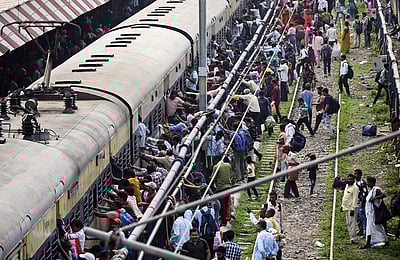 ‘மோந்தா’ புயல் எதிரொலி: தெற்கு மத்திய ரயில்வே மண்டலத்தில் 67 ரயில்கள் ரத்து!