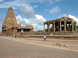 உள்ளம் அளந்திடும் உலகளந்தான் கோல்!