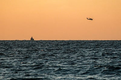 சீனக் கடலில் விழுந்து அமெரிக்க போர் விமானம், ஹெலிகாப்டர் விபத்து!