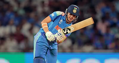 உலகக் கோப்பையில் அசத்தல்; ஐசிசி தரவரிசையில் தொடர்ந்து முதலிடம் வகிக்கும் ஸ்மிருதி மந்தனா!