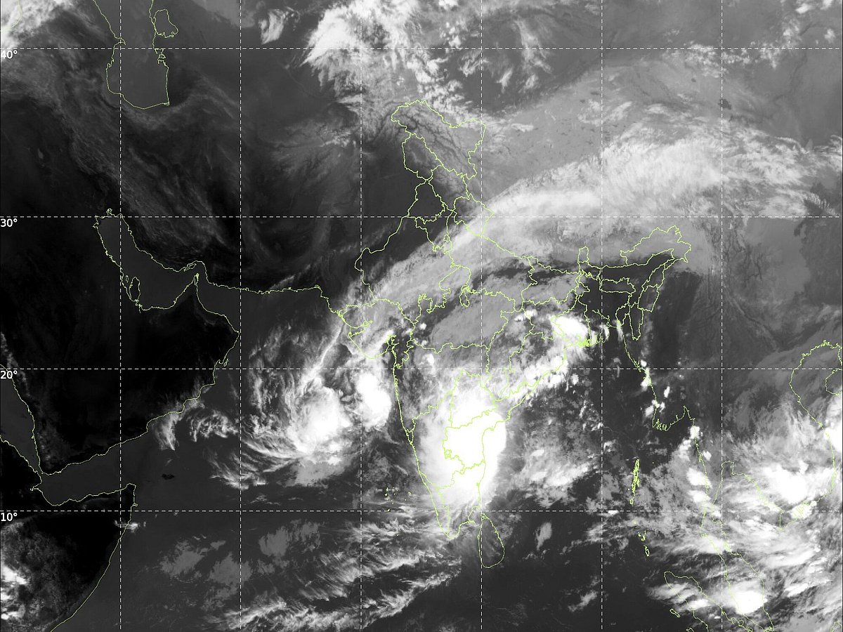 நெருங்குகிறது தீவிர புயல்! ஆந்திரத்திலிருந்து 50 கி.மீ. தொலைவில் மோந்தா!