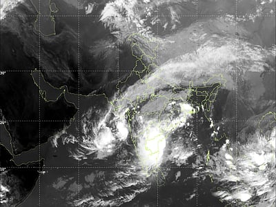 நெருங்குகிறது தீவிர புயல்! ஆந்திரத்திலிருந்து 50 கி.மீ. தொலைவில் மோந்தா!
