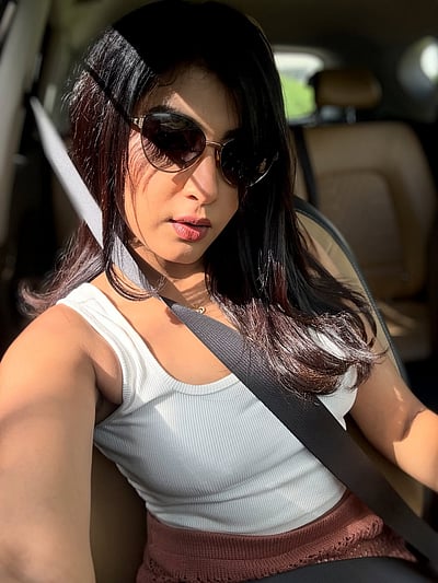 பெங்களூரில் பைக்கில் மோதிவிட்டு மின்னல் வேகத்தில் சீறிப்பாய்ந்த கார்: மாயமான சின்ன திரை நடிகை பிடிபட்டார்!