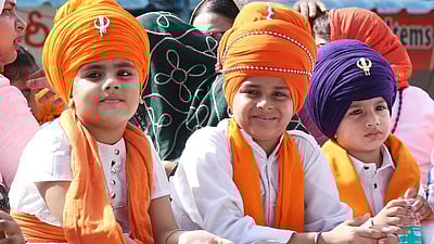 குருநானக் ஜெயந்தி! 2,100 சீக்கியர்கள் பாகிஸ்தான் செல்ல அனுமதி!