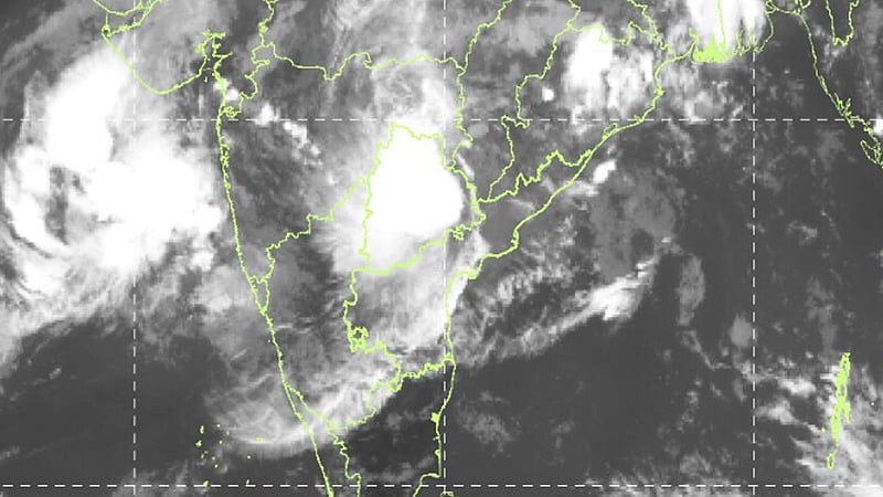 ஆழ்ந்த காற்றழுத்த தாழ்வு மண்டலமாக வலுவிழந்த மோந்தா புயல்!