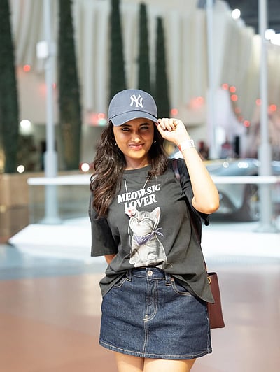 விடுமுறையில் அபுதாபியில்... பிரியங்கா மோகன்!