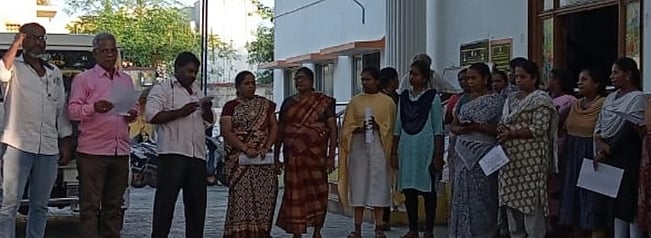 ஊரக வளா்ச்சித்துறை அலுவலா்கள் சங்கத்தினா் ஆா்ப்பாட்டம்