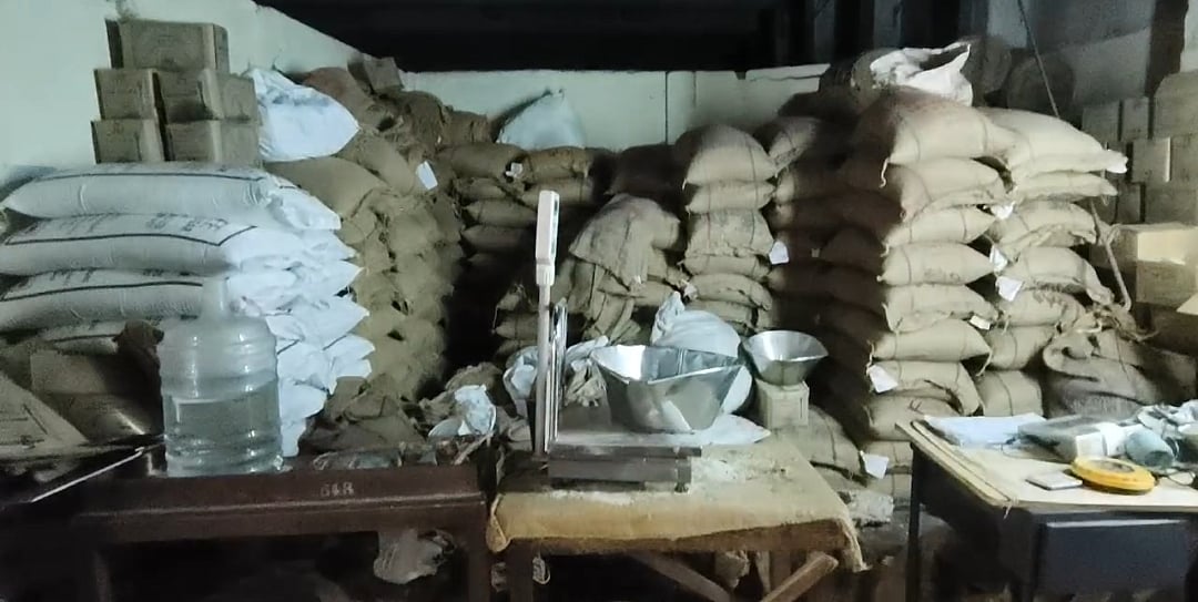 சென்னையில் நியாயவிலைக் கடை மேற்கூரை இடிந்து விழுந்து விற்பனையாளர் படுகாயம்!