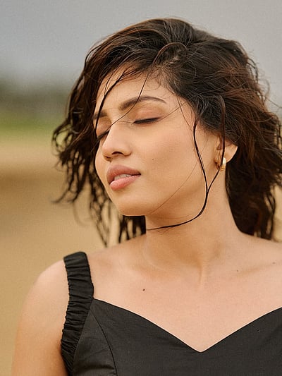 வாழ்க்கை என்னும் கடலில் ஒவ்வோர் அலையும் கவிதை... காஷிமா!