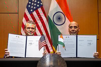 10 ஆண்டு பாதுகாப்பு ஒப்பந்தம்: 
இந்தியா - அமெரிக்கா கையொப்பம்