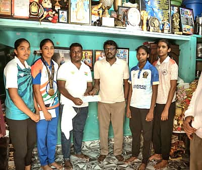 கார்த்திகா, கண்ணகிநகர் கபடி குழுவுக்கு ரூ. 10 லட்சம் வழங்கிய பைசன் படக்குழு! 