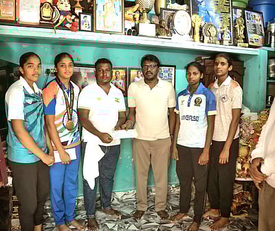 கார்த்திகா, கண்ணகிநகர் கபடி குழுவுக்கு ரூ. 10 லட்சம் வழங்கிய பைசன் படக்குழு! 