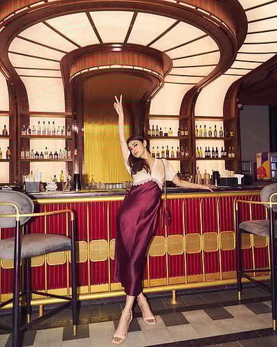 ரெட் ஒயின்... மௌனி ராய்!