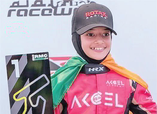 முதல் பெண்ணாக ஆசை