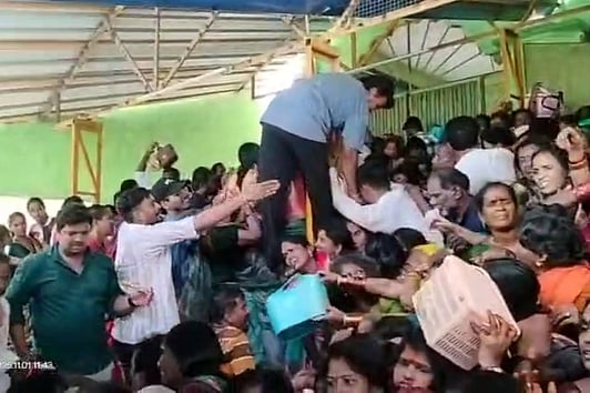 ம.பி. கோயில் திறப்பு விழாவில் கூட்ட நெரிசல்: பெண் பலி, 6 பேர் காயம்!