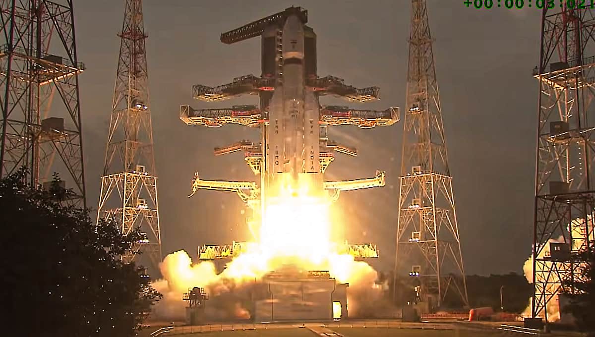 விண்ணில் பாய்ந்த எல்விஎம்-3 ராக்கெட் - புகைப்படங்கள்