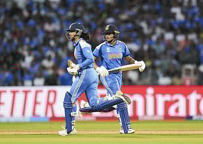 இறுதி ஆட்டத்தில் ஜொலித்த ஷஃபாலி, தீப்தி: தென்னாப்பிரிக்காவுக்கு 299 ரன்கள் இலக்கு!