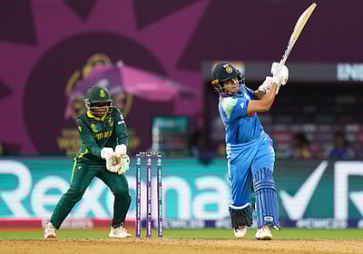 ஷஃபாலி வர்மா அரைசதம் கடந்து அசத்தல்! விக்கெட் வீழ்த்த முடியாமல் தென்னாப்ரிக்கா திணறல்!