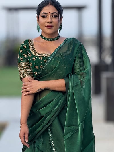 கொஞ்சம் சூறாவளியுடன் கலந்த சூரிய ஒளி... ரேஷ்மா பசுபுலேட்டி