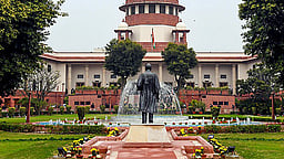 மேற்கு வங்கத் தோ்தல் பணியில் இருப்போா் வாக்காளா் பட்டியலில் பெயா் இல்லை என மனு: உச்ச நீதிமன்றம் விசாரிக்க மறுப்பு