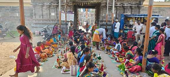 கோயிலில் திருவிளக்குப் பூஜை செய்ய அனுமதி மறுப்பு