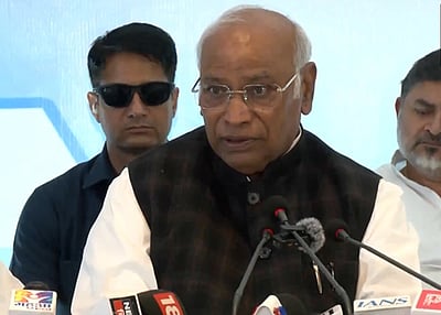 11 ஆண்டுகளில் 2 கோடி வேலைவாய்ப்புகளை உருவாக்க முடியவில்லையா? காங்கிரஸ்