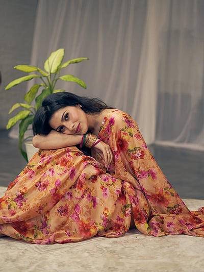 எப்போதும் உள்ளூர்க்காரி... அபர்ணா தீட்சித்!