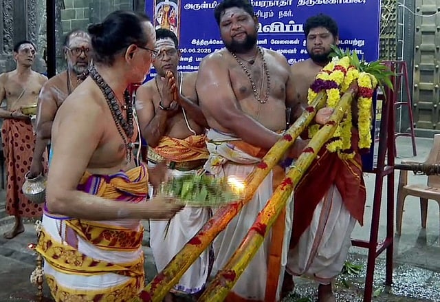 காஞ்சிபுரம் ஏகாம்பரநாதர் கோயிலில் பந்தக்கால் நடும் விழா!