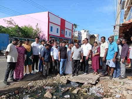 நாகா்கோவிலில் மழைநீா் வடிகால் சீரமைப்புப் பணிகள்: மேயா் ஆய்வு