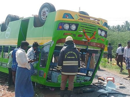 வாடிப்பட்டி அருகே சிற்றுந்து கவிழ்ந்ததில் 40 போ் காயம்